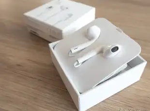 Apple EarPods s konektorem Lightning