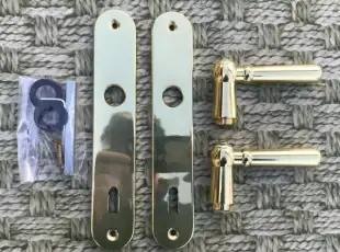 Mosazná dveřní klika KOMAS – 3 nové sety