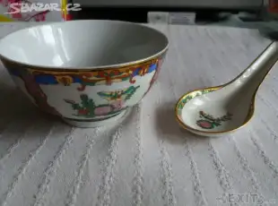 Čínská porcelánová miska se lžičkou