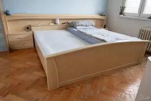 Manželská postel 200×200 + matrace a stolky